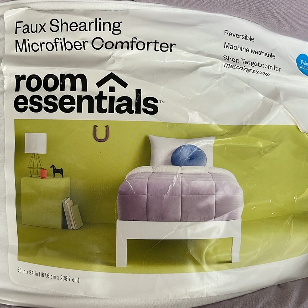 Room essentials reversible 66 x 94 in faux shearling microfiber comforter